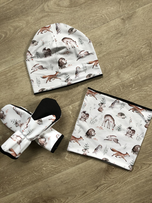 Dětský set čepka + nákrčník + rukavice v lese