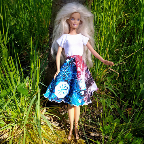 Šaty pro klasickou Barbie