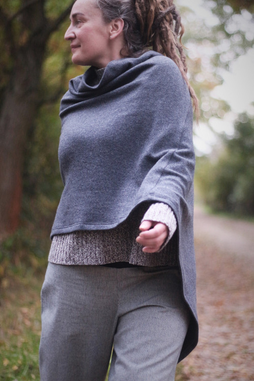 Pončo s vlnou ............ vel. S - XL — foto 1