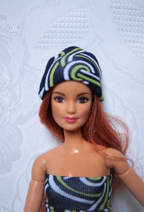 Čepice pro Barbie — foto 1