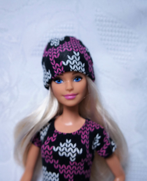 Čepice pro Barbie — foto 1