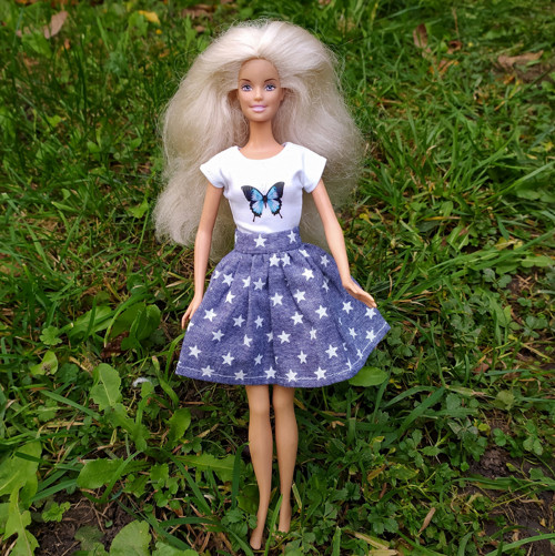 Tričko a sukně pro klasickou Barbie