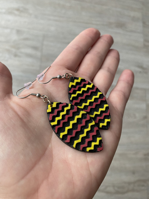 Výrazné visací náušnice