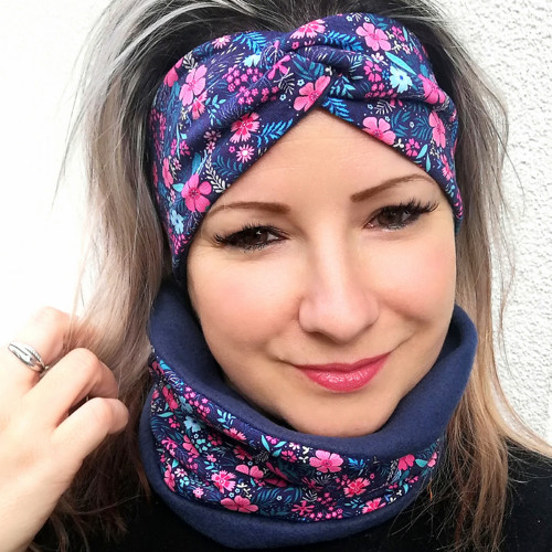 Květy na modré.... čelenka flees