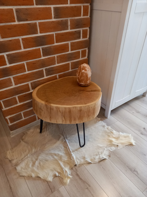 Dubový konferenčný stolík