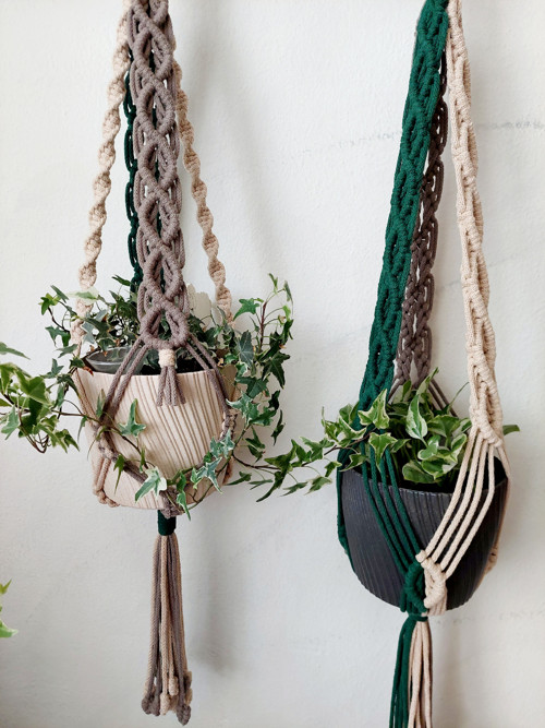 Macramé závěs na větší květináč s hustším vzorem