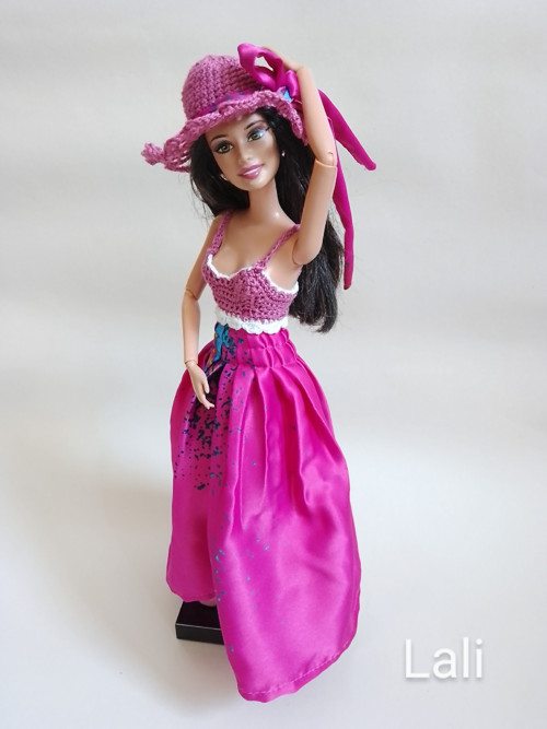 Šaty pro panenku Barbie s kloboučkem 2.