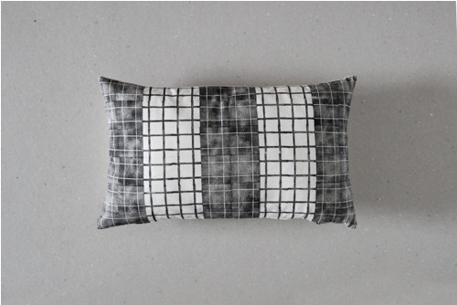 Polštář / Grid černá / Sleva 30 %