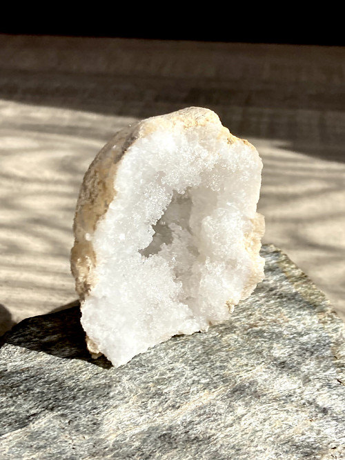 KŘIŠŤÁLOVÁ Geoda - surový minerál 7,5x6 Cm 127 gr.