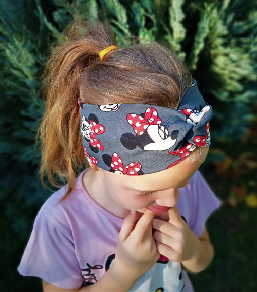 Čelenka Minnie na šedé