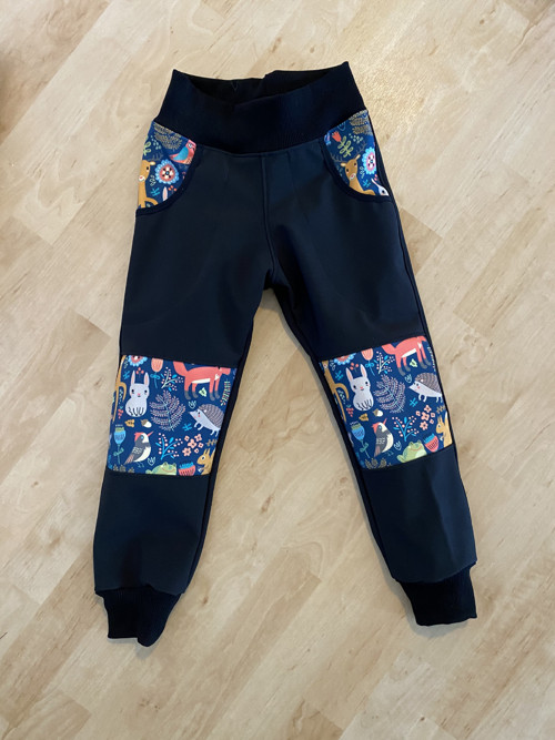 Softshellové kalhoty / ZVÍŘÁTKA NA ČERNÉ