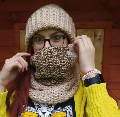 Čepice s nákrčníkem - meruňkový melírek