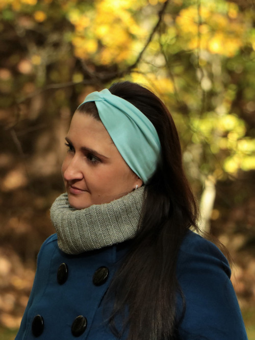 Prekrížená úpletová čelenka svetlomodrá