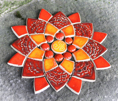 Mandala z keramických komponentů 18