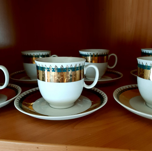 Porcelánové šálky a podšálky