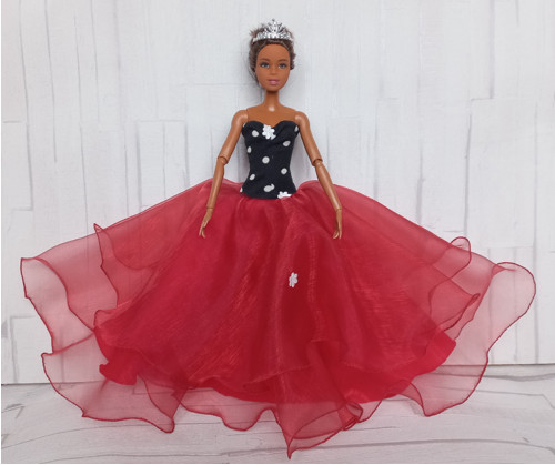 Červeno-černé šatičky s puntíky pro Barbie