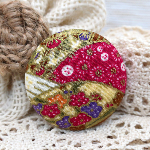 Buttonková brož Na zlatých kopcích 38mm *na obj*