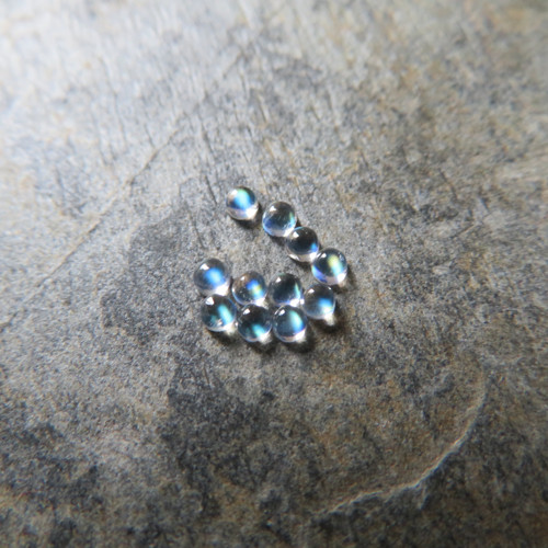 Top měsíční kámen, minikabošonky 2,0 mm