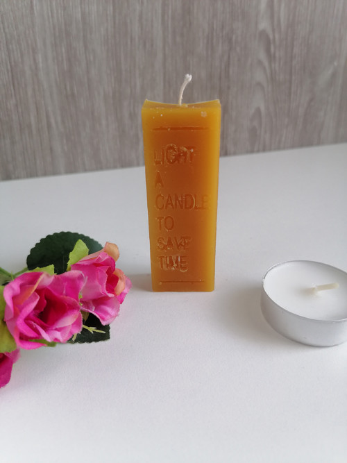 Včelí svíčka - light a candle — foto 1