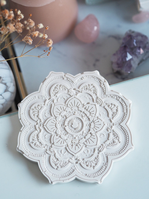 Bílý podtácek mandala - jesmonite