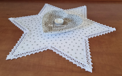 Vánoční hvězda s aplikací bílé krajky 20 cm