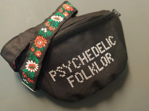 Ledvinka Psychedelic Folklor černá — foto 1