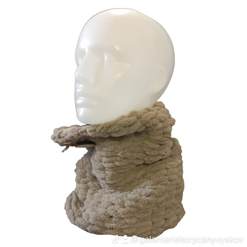Ručně pletený nákrčník