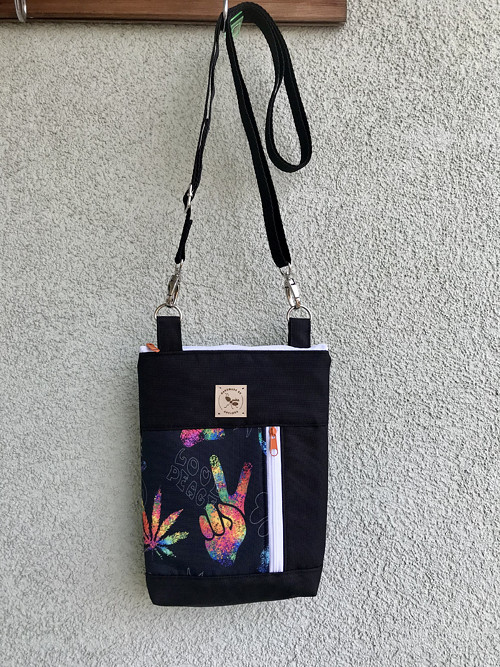 Crossbody taška - mír a láska