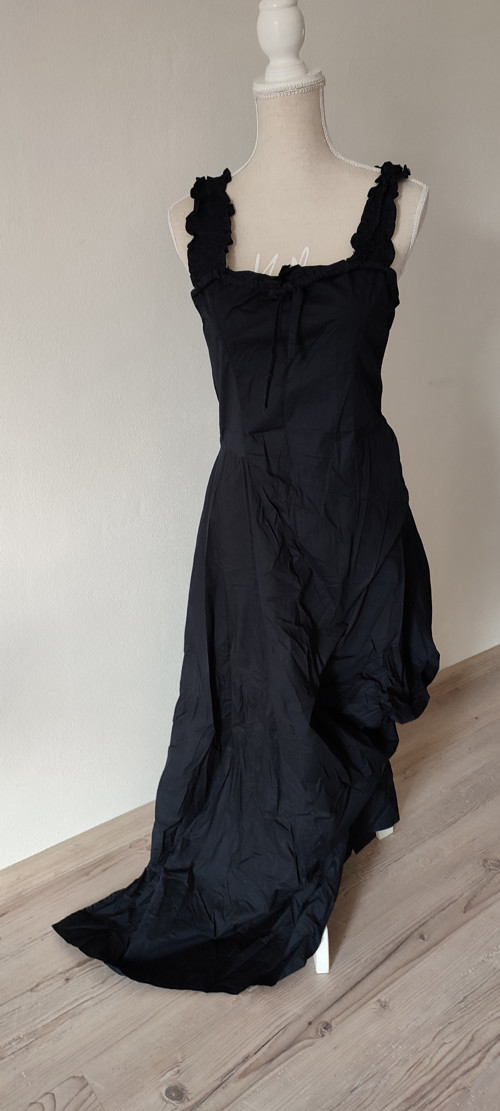 Černé šaty — foto 1