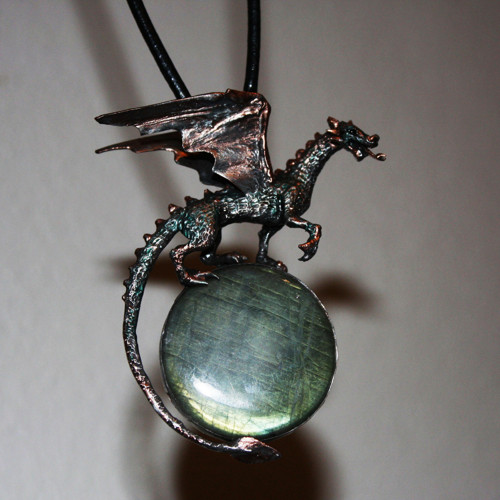 Dračí amulet — foto 1
