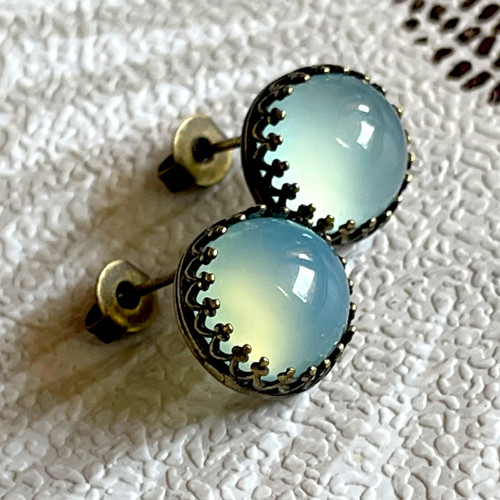 Bronzové naušnice s aqua chalcedony - puzety