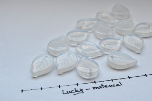 Mléčné lístky 18 x 13 mm ..... 10 ks