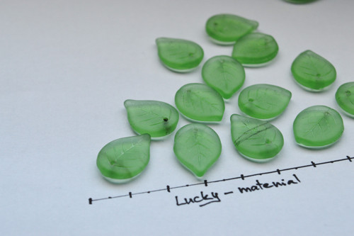Ledově zelené lístky 18 x 13 mm ..... 10 ks
