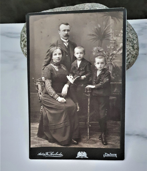 Malý čtenář - kabinetka — foto 1