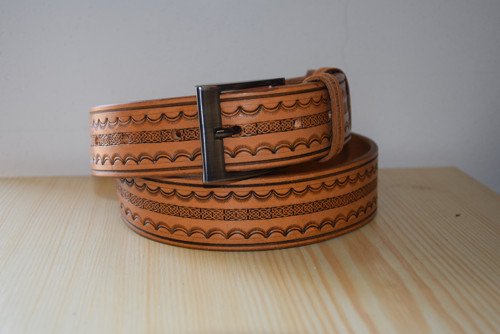 Kožený zdobený opasek, šířka 4 cm,163 kelt