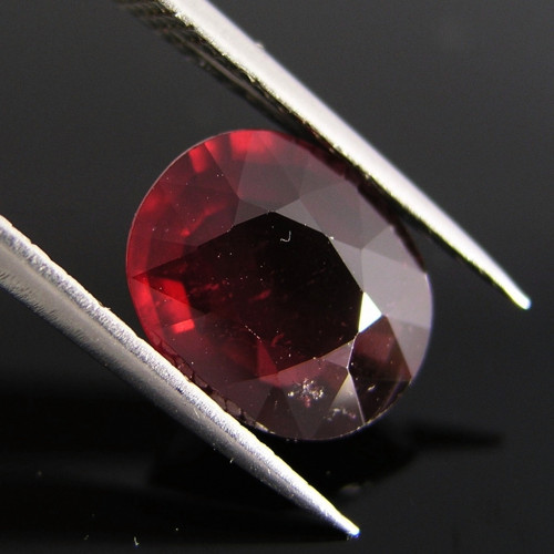 Broušený granát Rhodolit, 4,79 ct., 11,3x9,4x5,0mm