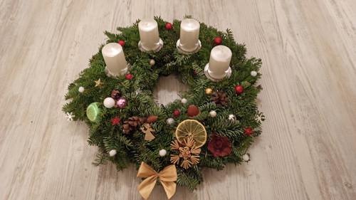 Adventní věneček v barvě na přání