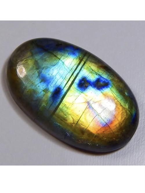 Labradorit- minerál broušený 44 Ct. Madagaskar