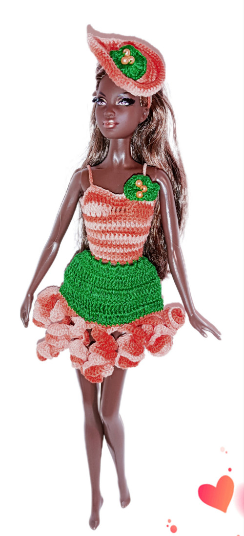 Obleček šaty na panenky barbie basics a klobouček