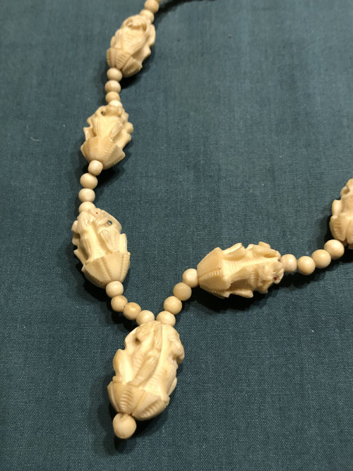 Starožitný náhrdelník Art Deco tři opice kost