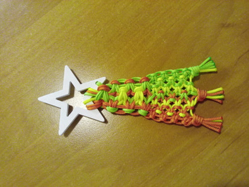 Kometa vícebarevná drhaná macrame 13cm