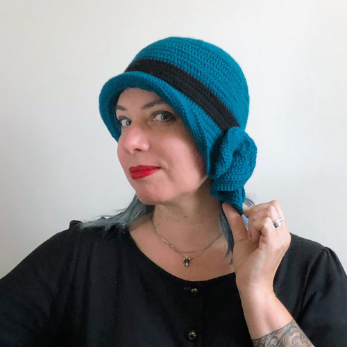 Madam Krajewska a petrol - klobouk