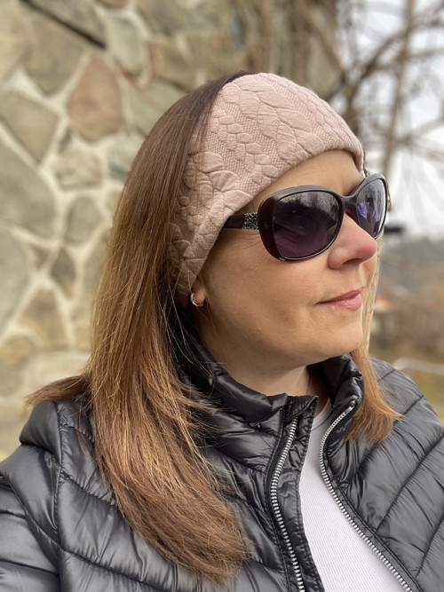 Zimní čelenka z copánkové pleteniny /starorůžová/