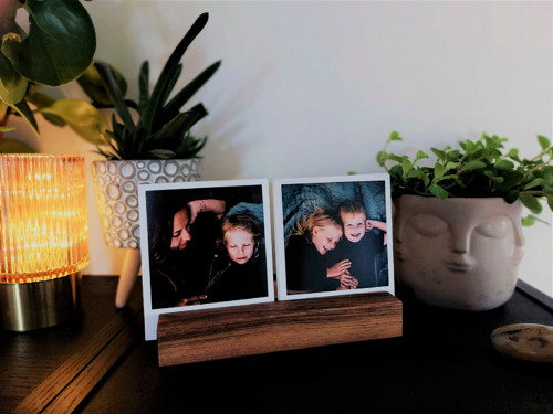 Dřevěný stojánek na fotografie dub