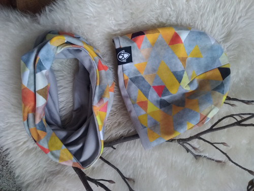 Set čepice a nákrčníku Triangles