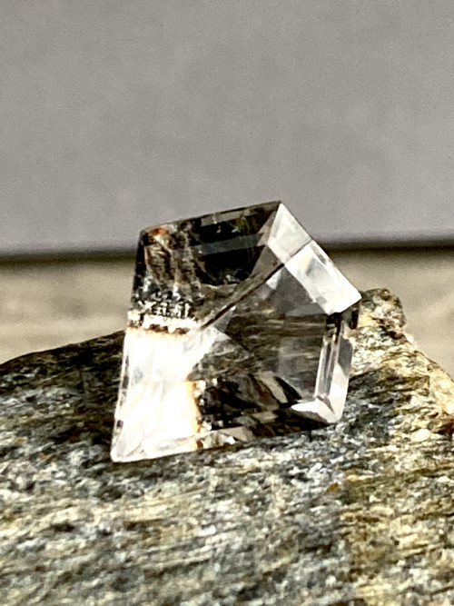 KŘIŠŤÁL s BROOKITEM - drahokam, Pakistán 2,15 Ct.