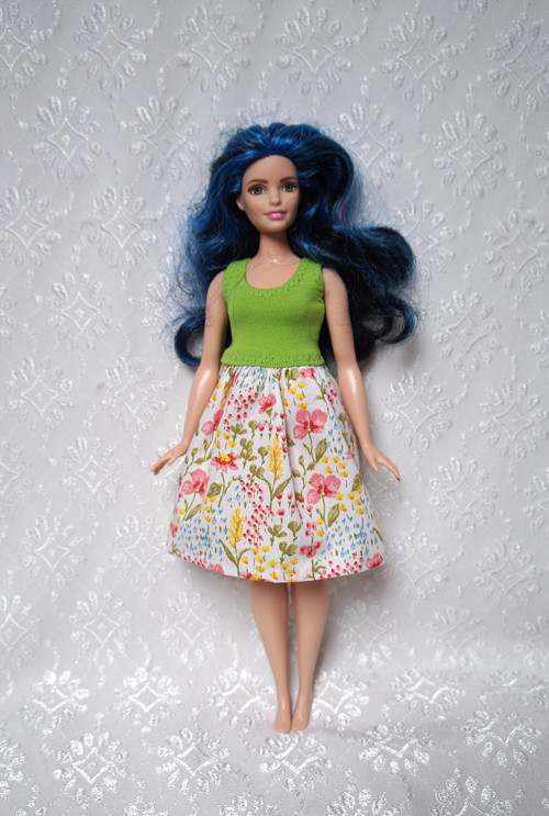 Letní šaty pro Barbie - baculka — foto 1