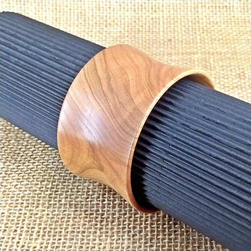 ŠIK dřevěný náramek třešeň 7 cm