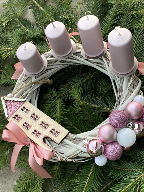 Adventní věneček růžový domov — foto 1