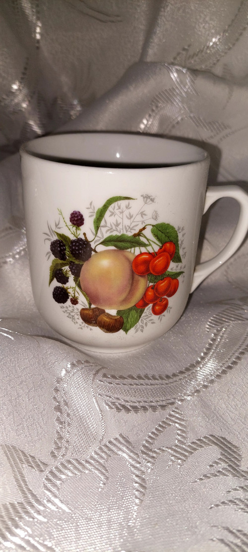 Starý porcelánový hrnek
